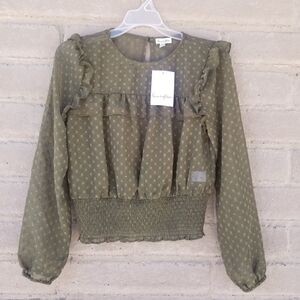 NWT. LOVEFIRE RUFFLED PEASANT BLOUSE. SIZE M